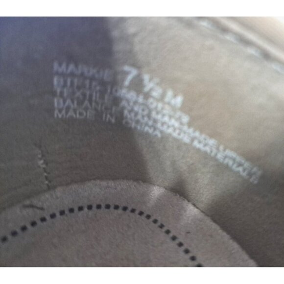 Baretraps Women's 7.5 Markie Beige Round Toe Flats FLAW - Picture 6 of 11